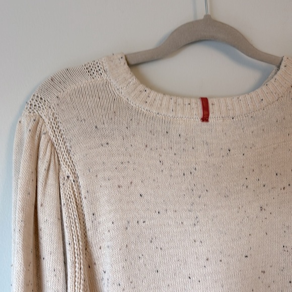 Soft “salt and pepper” knit balloon sleeve sweater with beautiful detailing - Picture 5 of 7